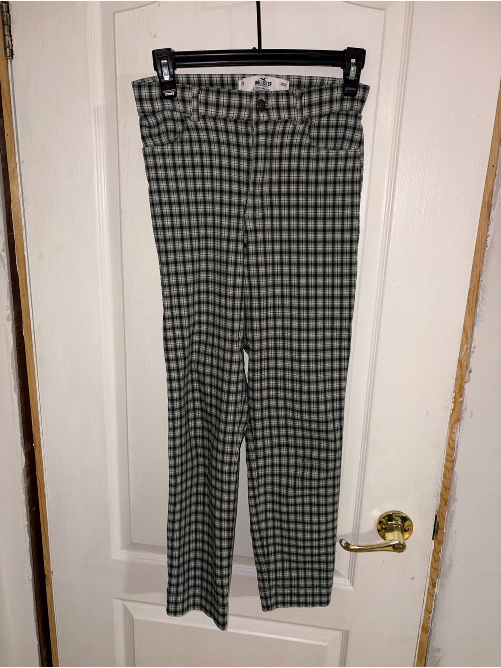 hollister's ultra-high rise black / green plaid pants